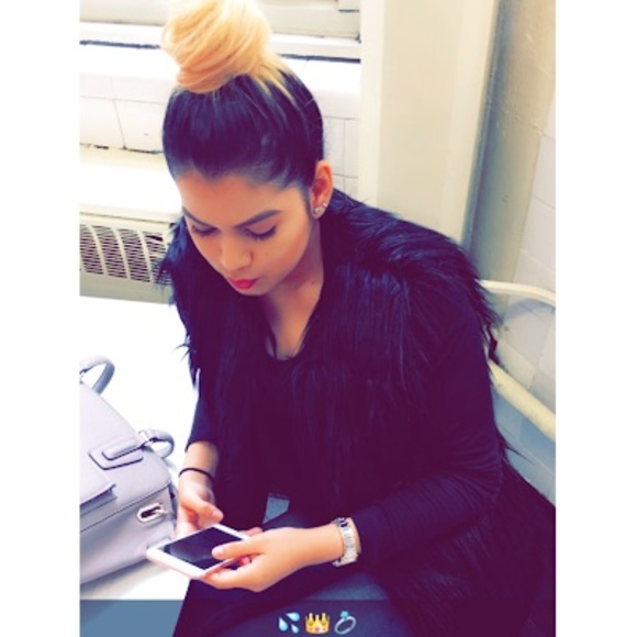 Meet your Posher, Gabriela - Picture 1 of 1